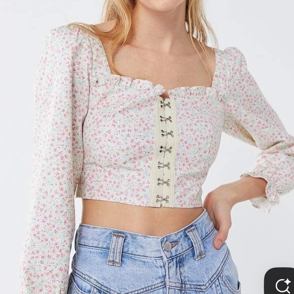 Urban Outfitters Tops - Urban Outfitters Love Struck White Cream Pink Crop Hook Blouse XS
